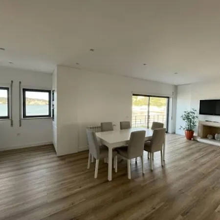 아파트 Em Frente A *