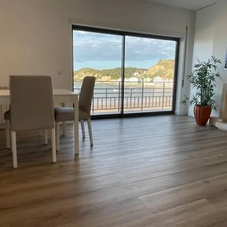 Em Frente A Apartament São Martinho do Porto